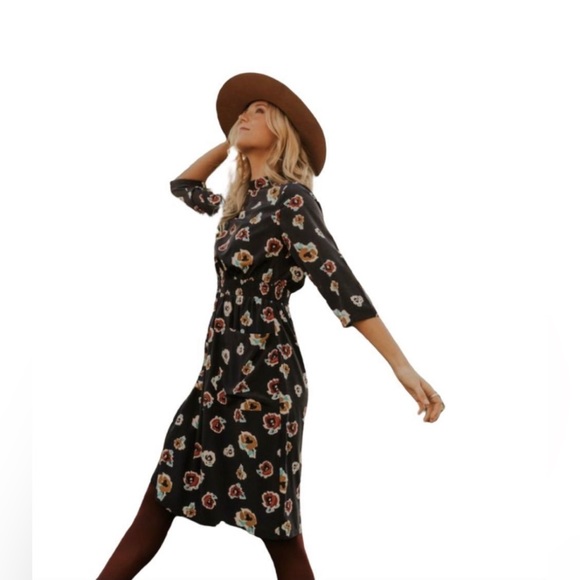 Roolee Women's Floral Dress with Elastic Waist Band and Front Pockets Size M - Picture 2 of 6